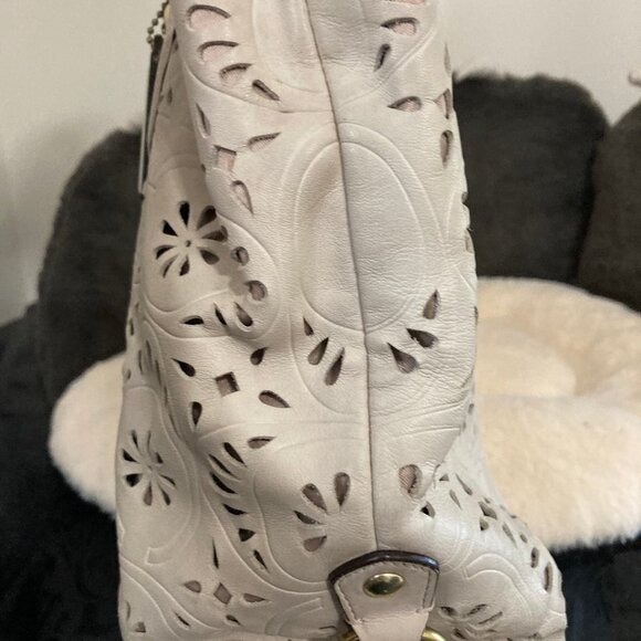 Authentic COACH cut Ashley Ivory Leather Carryall Shoulder Bag #21883 - Rare! - Picture 5 of 10